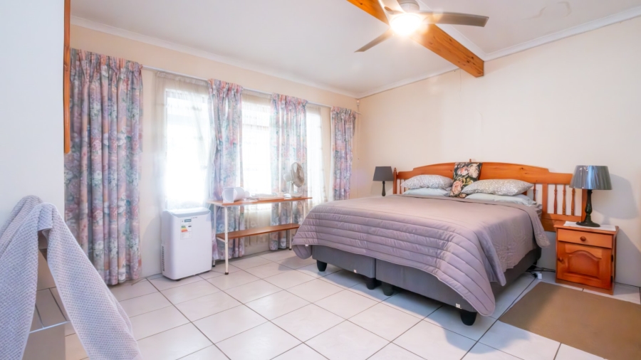 5 Bedroom Property for Sale in Sedgefield Central Western Cape